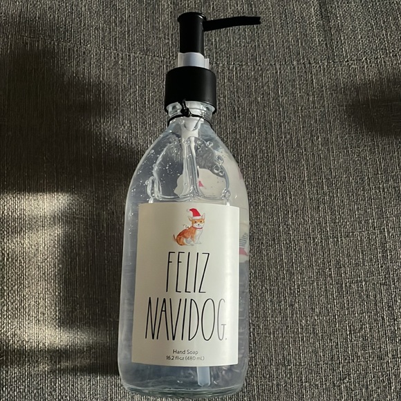 Rae Dunn Soap Feliz Navidog 16.2 Oz Sugar Cookie Soap - Picture 2 of 8